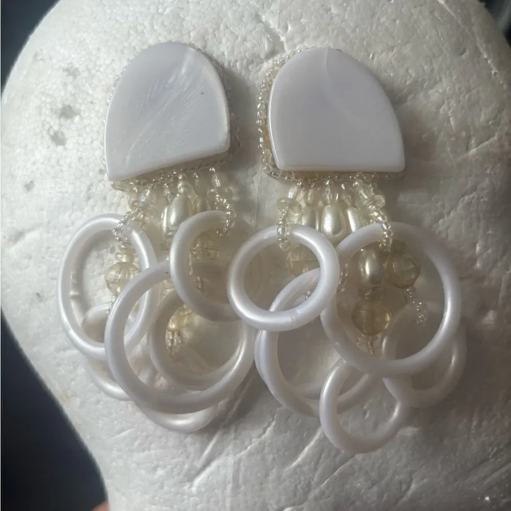 Vintage White Faux Pearl Dangling Earrings Circle Bead square top y2k rare