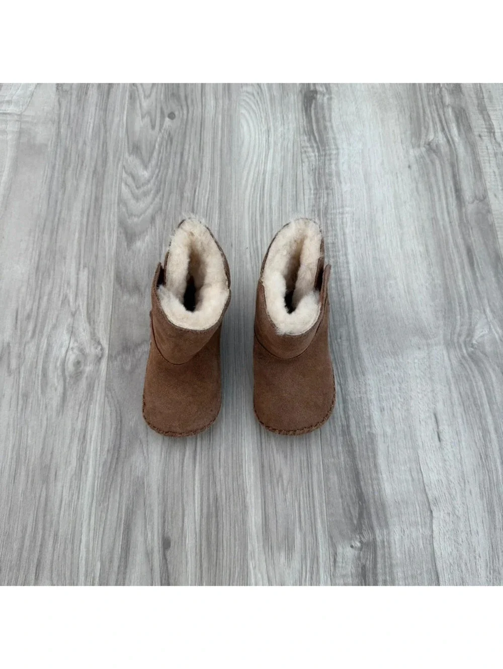 UGG size 04