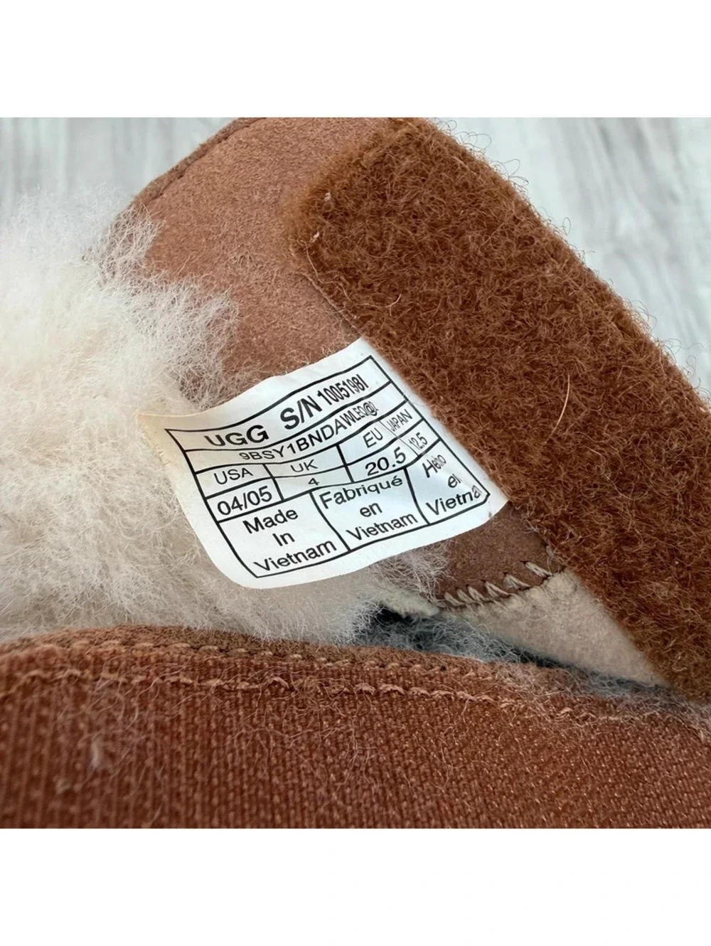 UGG size 04