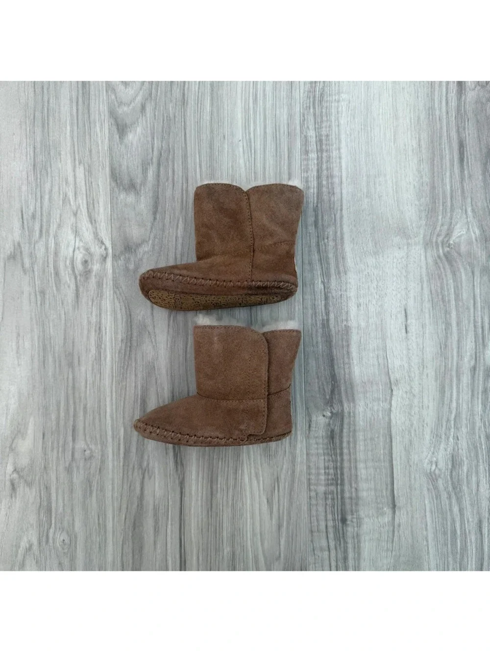 UGG size 04