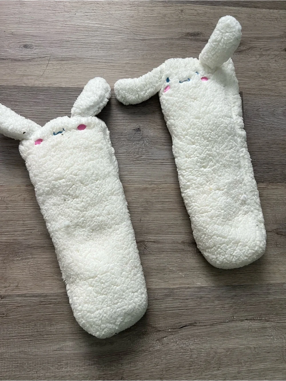 Cinnamon roll fuzzy socks