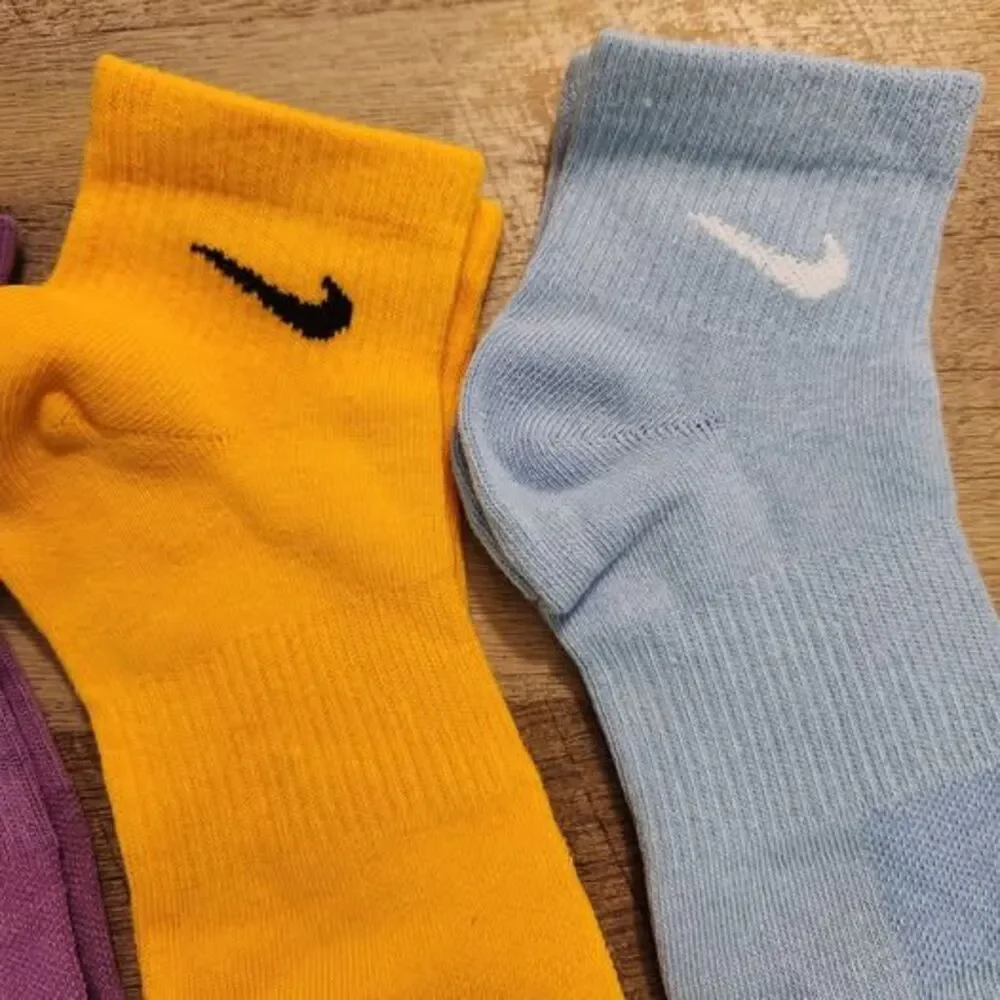 Nike pair ankle