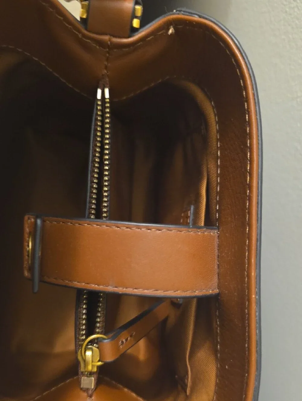 Banana Republic compact structured