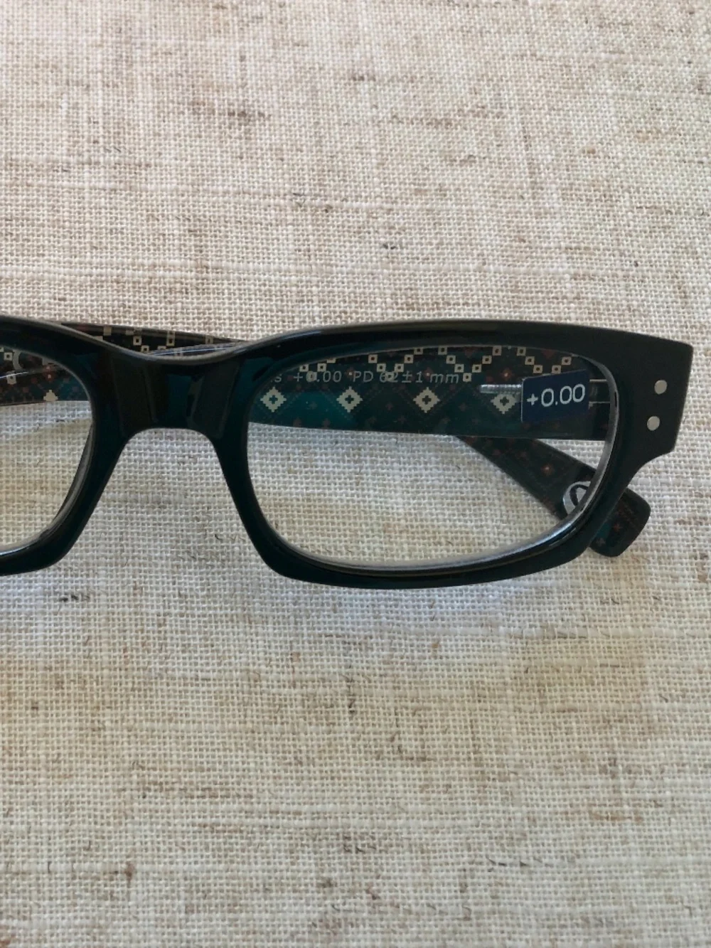 Peepers new black