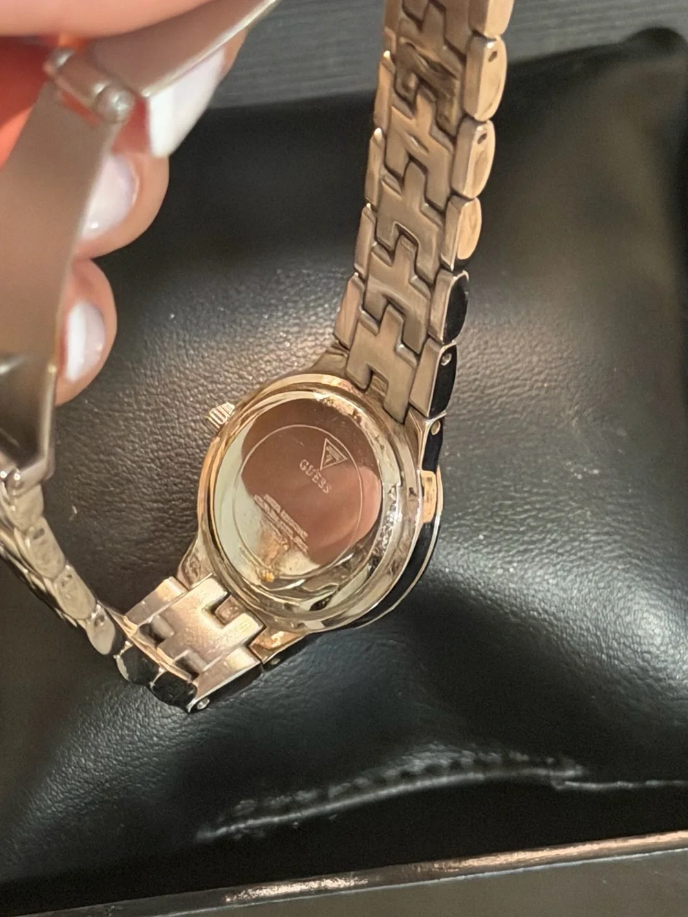 Guess elegant women
