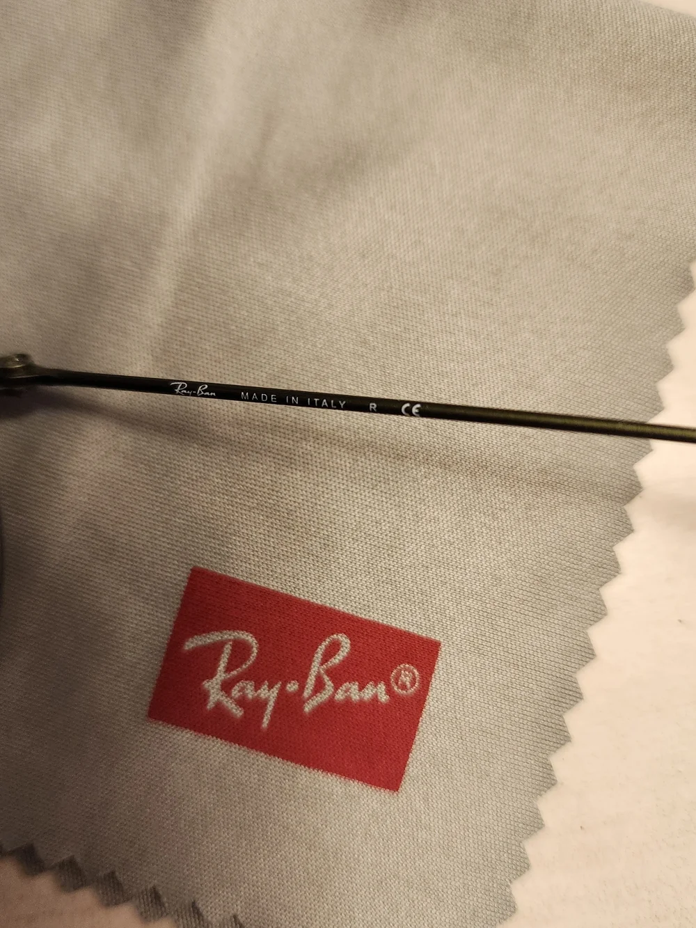 Ray-Ban authentic classic