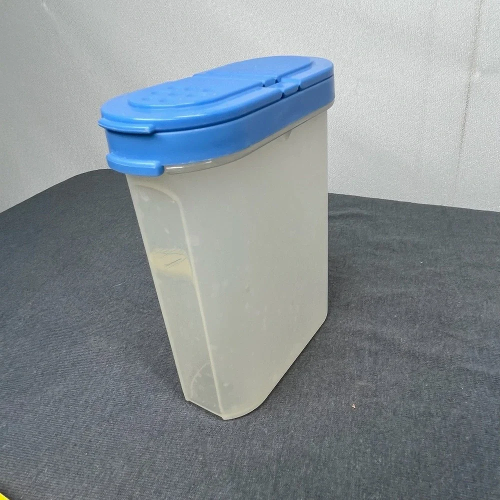 Tupperware spice shaker