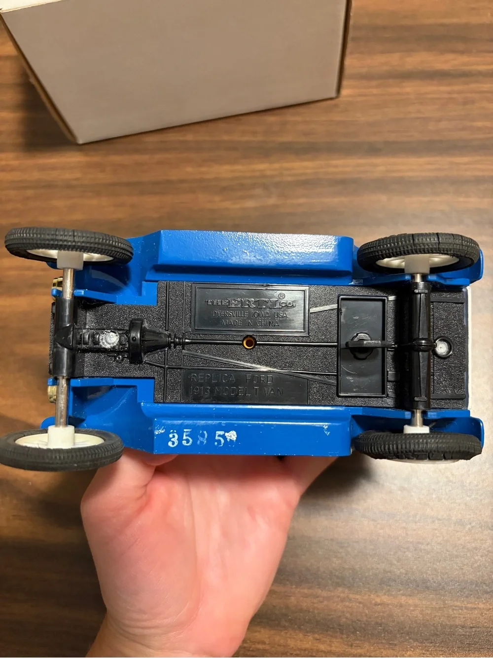 Vintage Ford Model T 1913 Blue & White Vintage-Style Toy Bank Car 1/500 limited