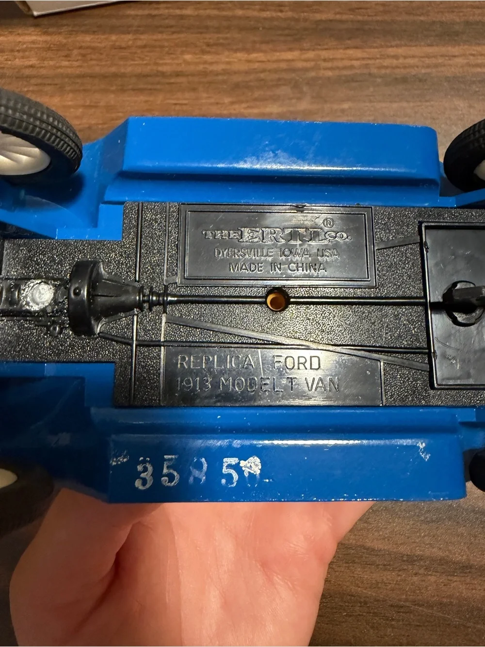 Vintage Ford Model T 1913 Blue & White Vintage-Style Toy Bank Car 1/500 limited