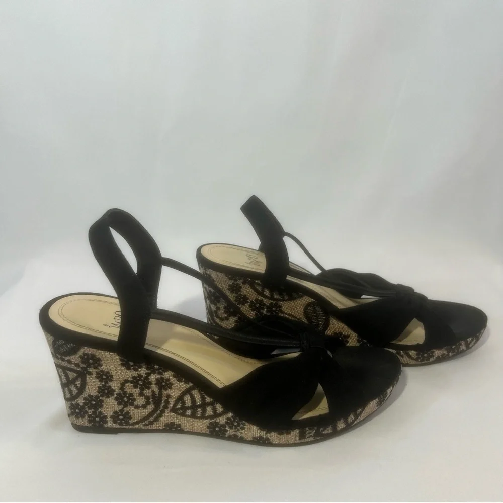 Impo embroidered platform