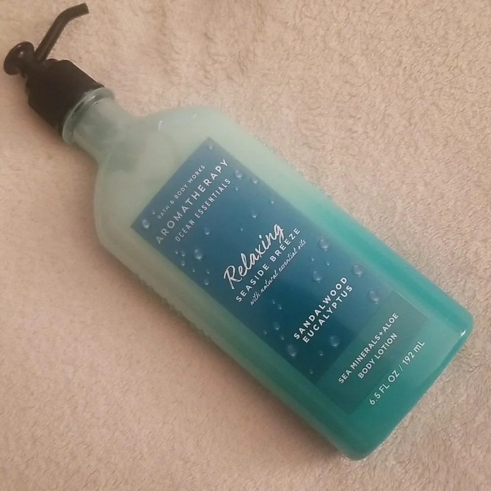 BBW Sandalwood eucalyptus body lotion, relaxing seaside breeze, 6.5.fl oz.