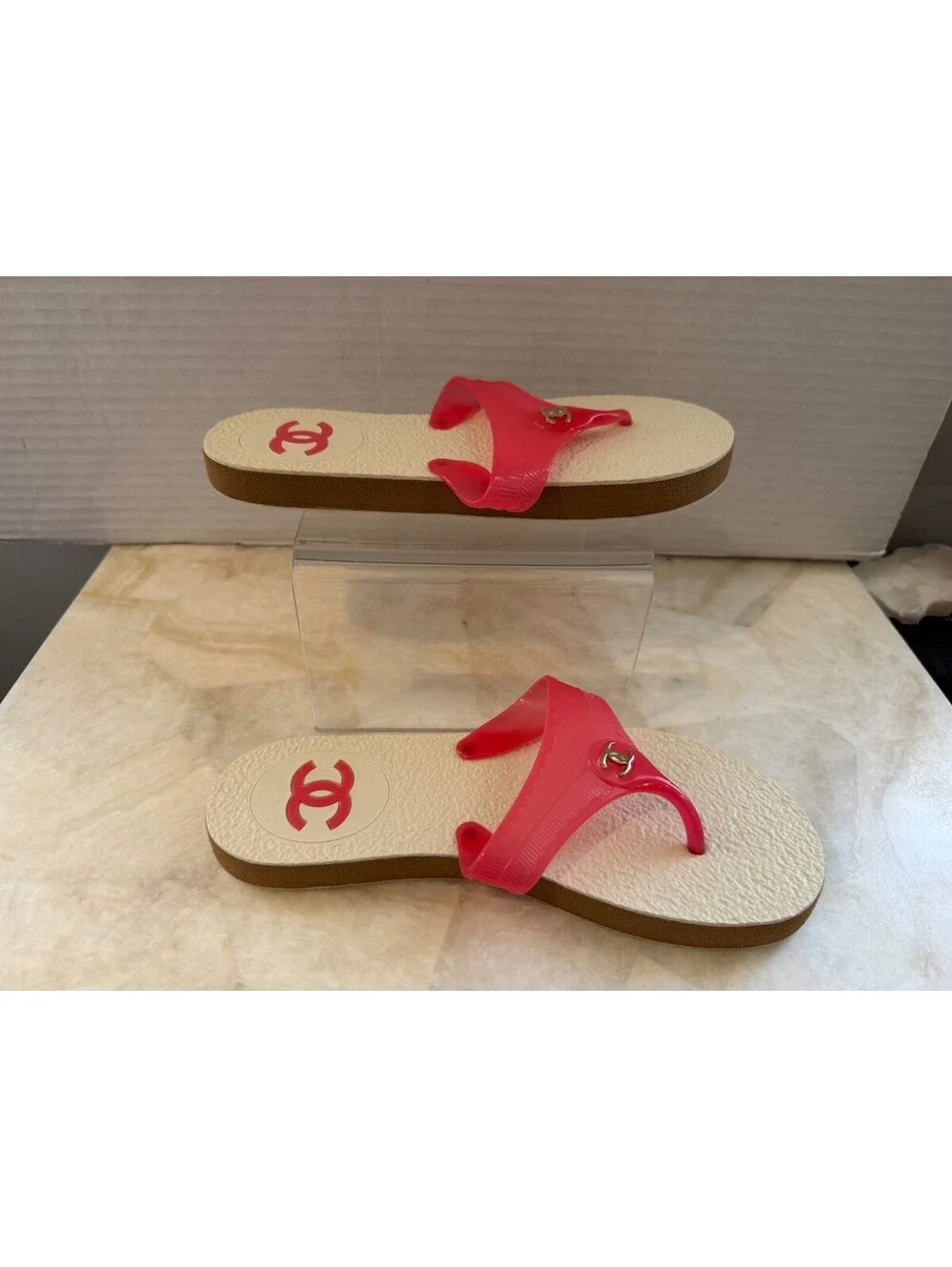 CHANEL elevate your