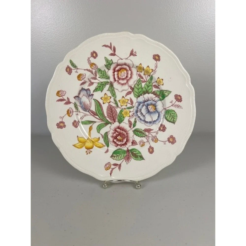 Johnson Brothers English Bouquet Dinner Plate Floral Scalloped Rim 10 In England