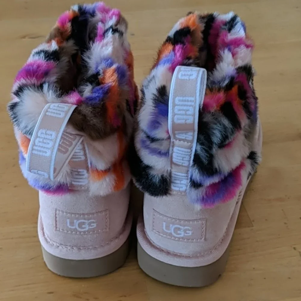 UGG new without