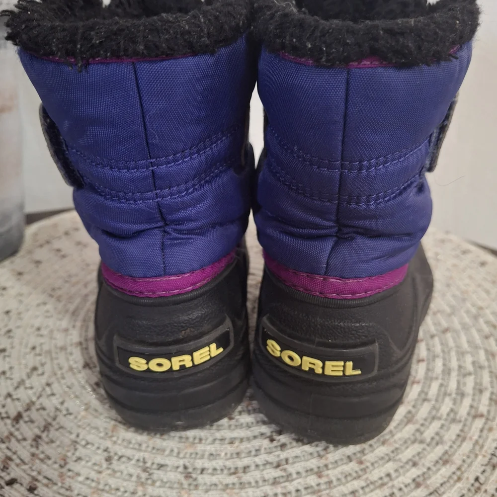Sorel kids snow