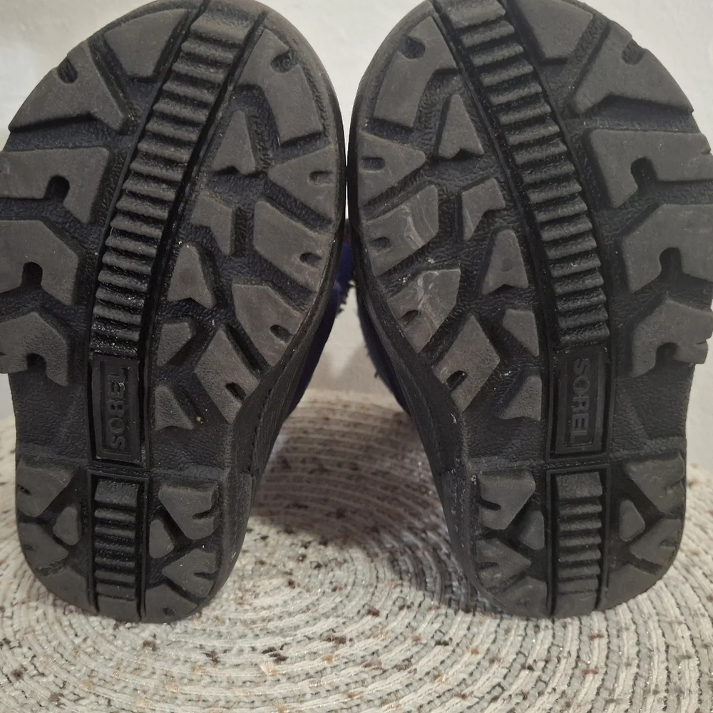 Sorel kids snow