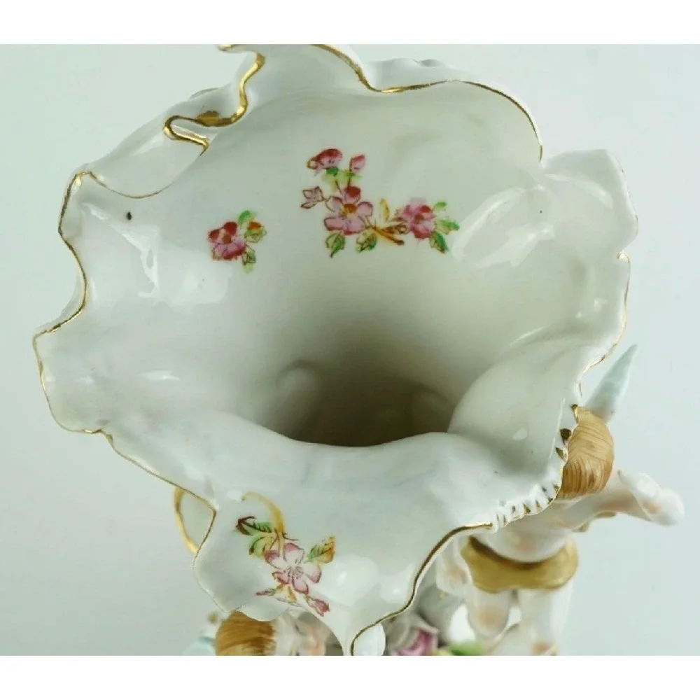 Vintage porcelain cornucopia