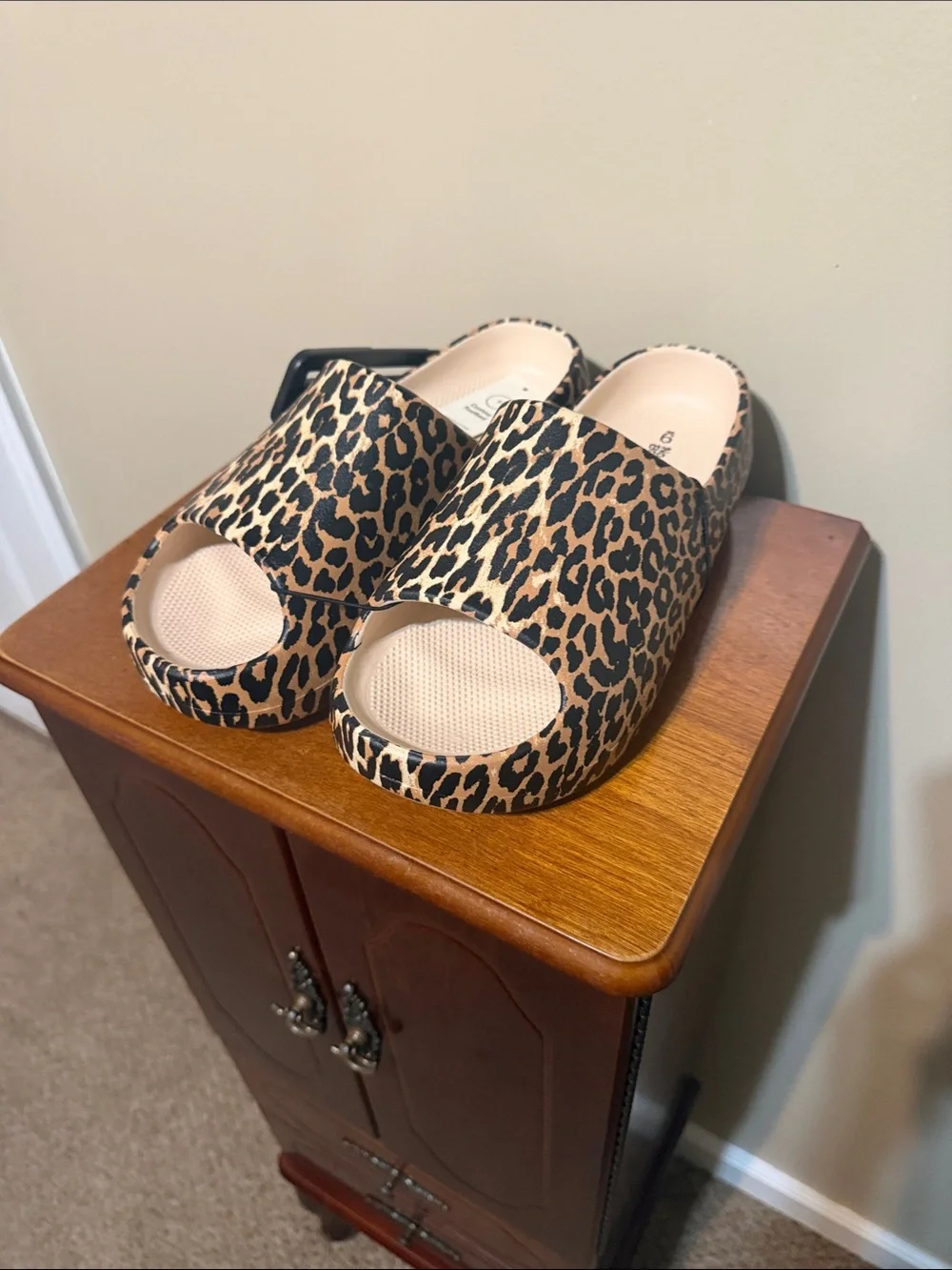 No Boundaries Leopard Print Slide Sandals - Tan & Black
