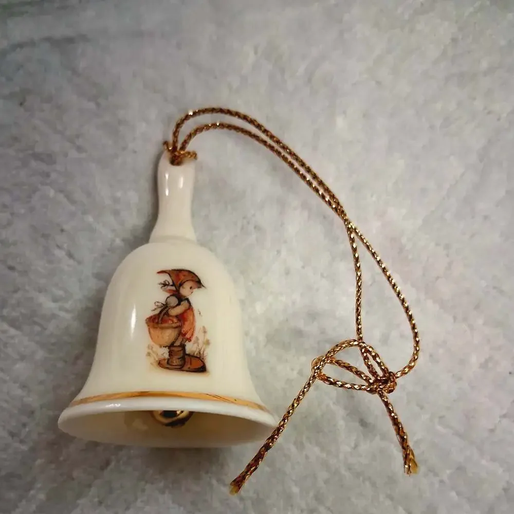 M.J. Hummel set hummel