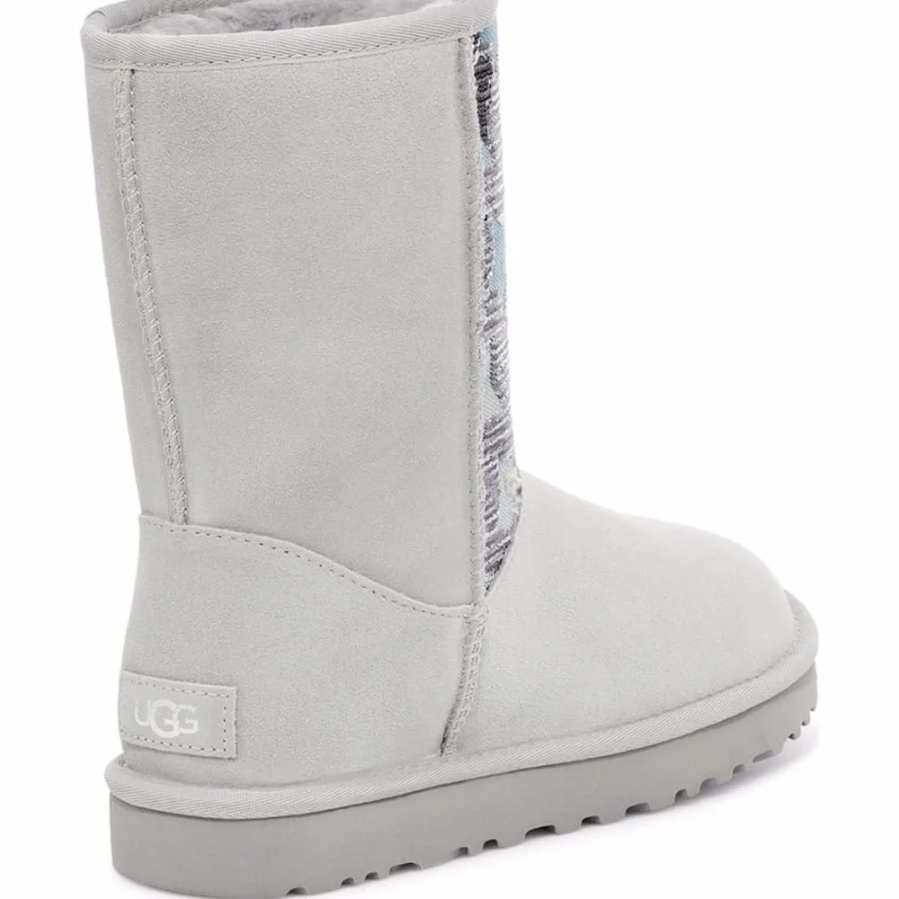 UGG details starry