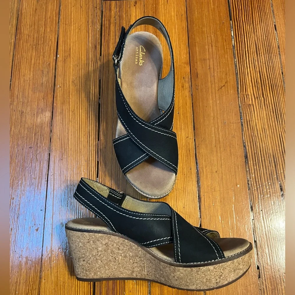 Clarks Artisan Caslynn suede Cross Strap Cork Wedge Black Sandals Women's Size 9