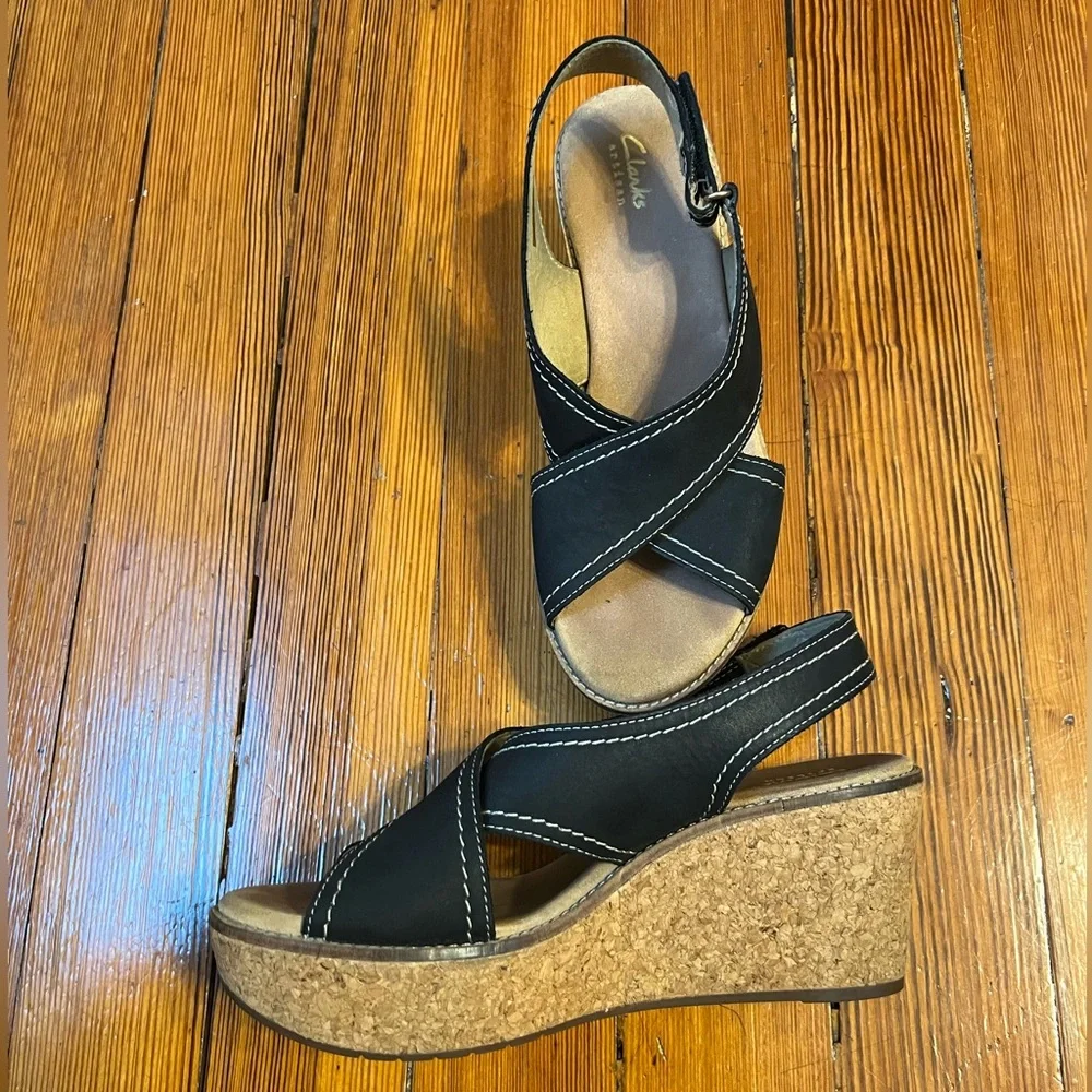 Clarks Artisan Caslynn suede Cross Strap Cork Wedge Black Sandals Women's Size 9