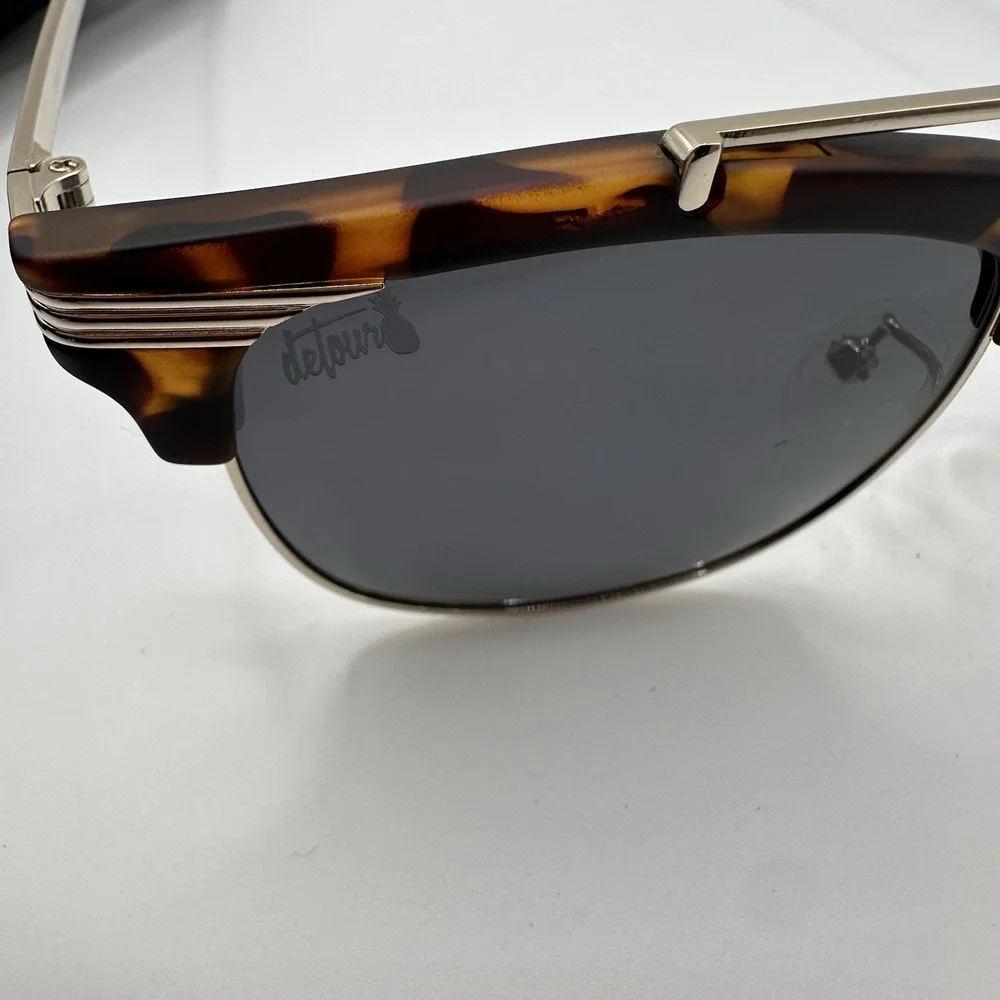 Detour castaway sunglasses