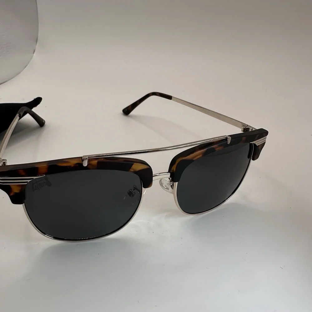 Detour castaway sunglasses