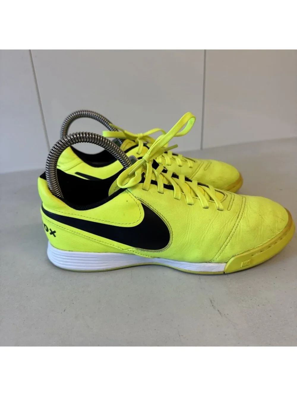 Nike Boys Tiempox Legend VI IC 819190 Yellow Casual Shoes‎ Sneakers Size 5.5 Y