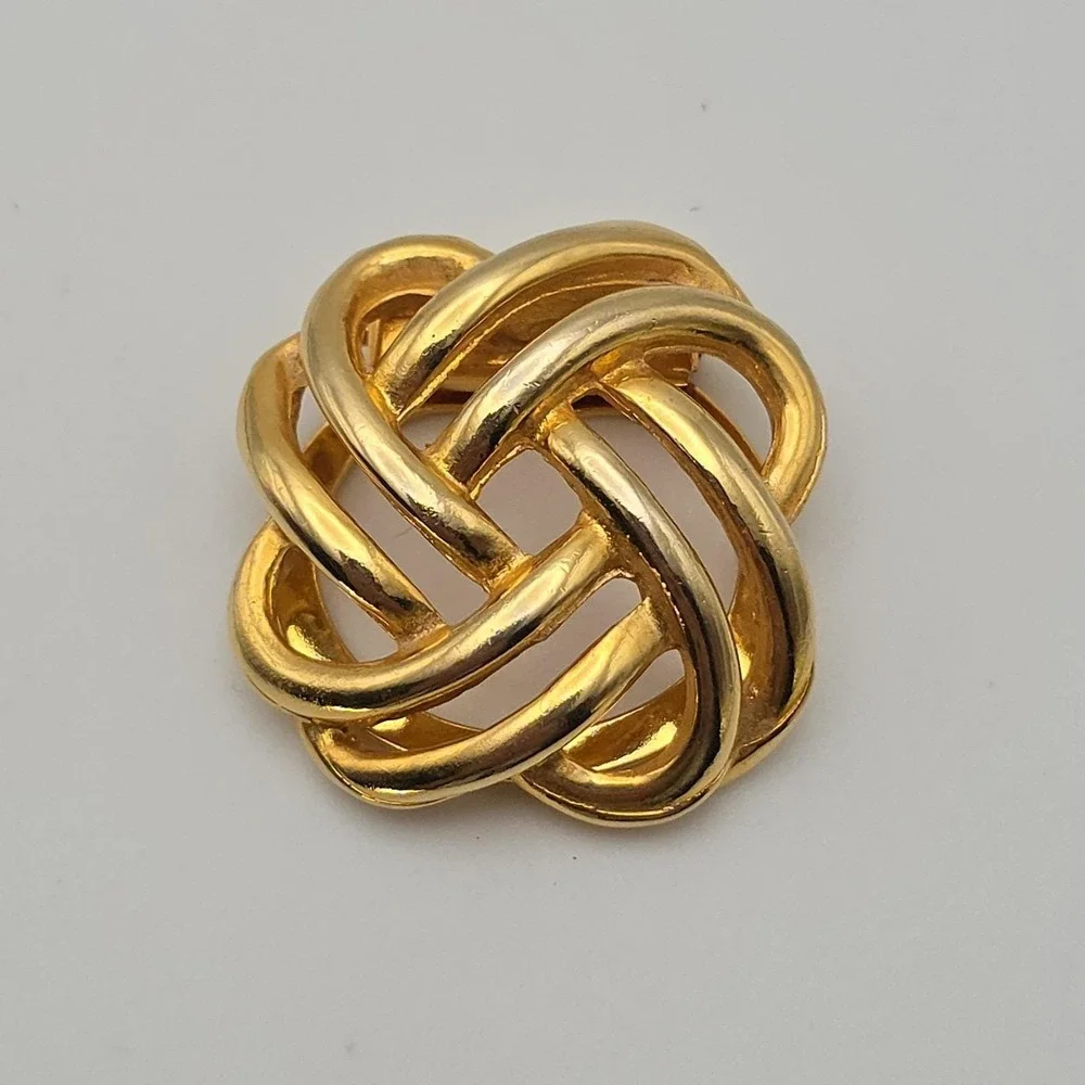 Vtg 65 Yr Old LIEBA USA Love Knot Scarf Clip Dress Clip Filigree Gold Plate