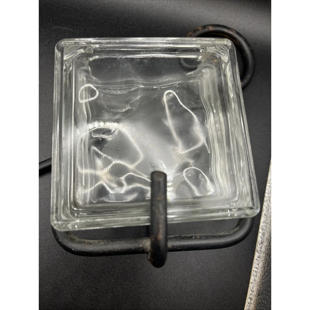 The Unbranded Brand glass black