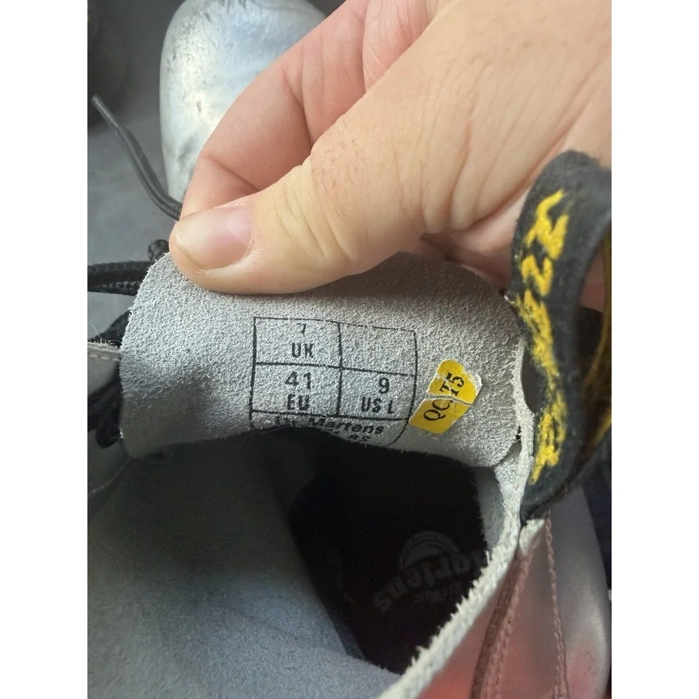 Dr. Martens product preloved