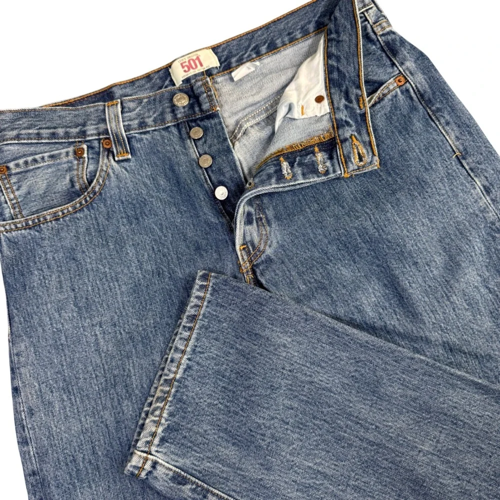 Levi's 501 Original Straight Leg Jeans Mens 32x32 Blue Button Fly Denim