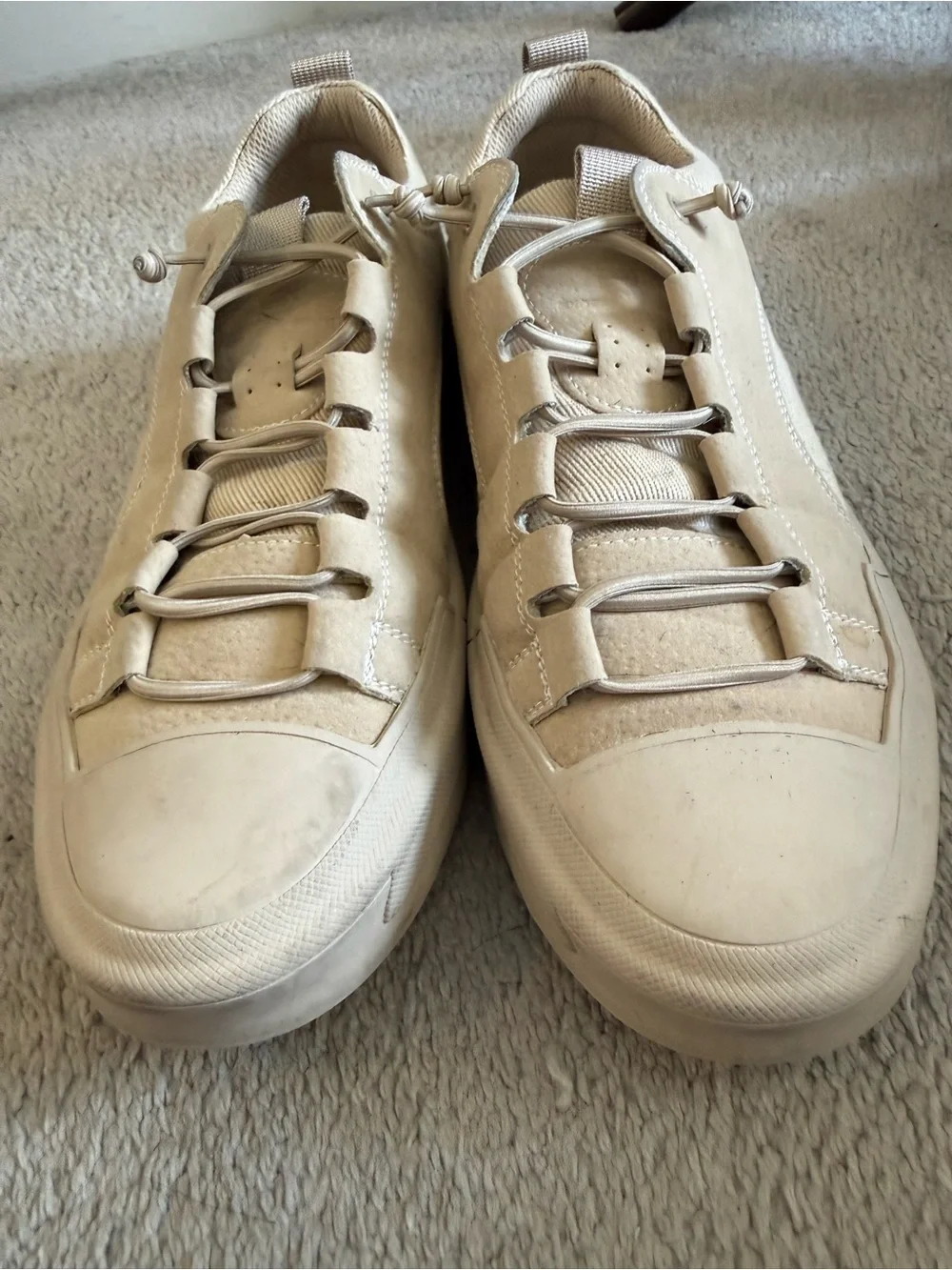 Renuar man streamlined low
