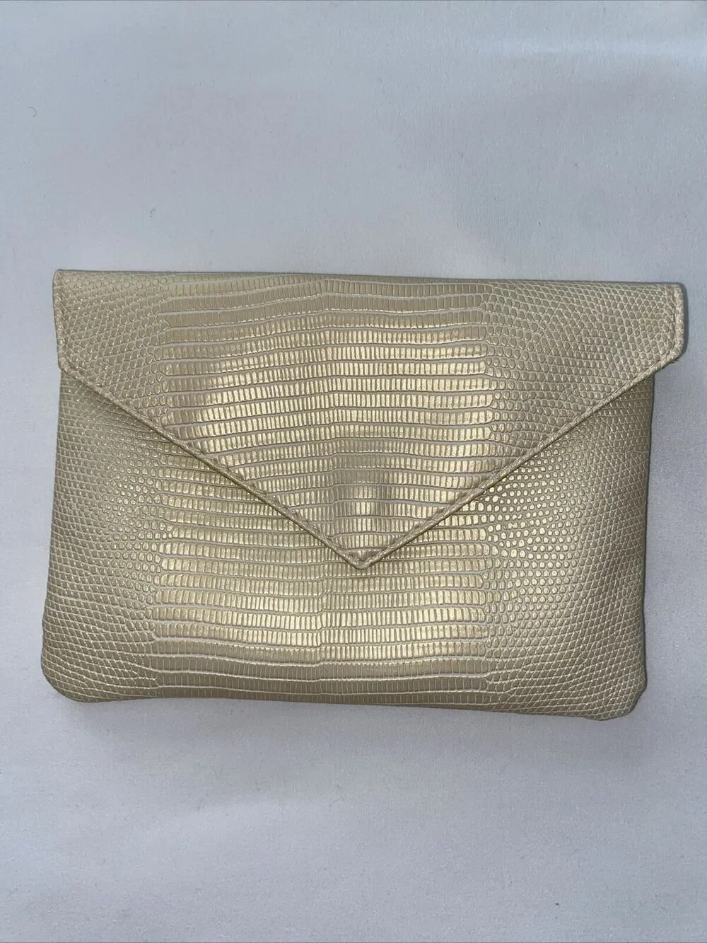 Ipsy Glam Bag August 2021 Beige/Green Faux Snake Envelope Cosmetic Makeup Bag