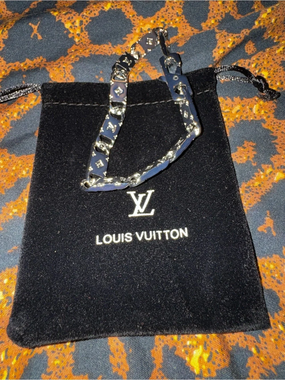 Louis Vuitton elegant louis