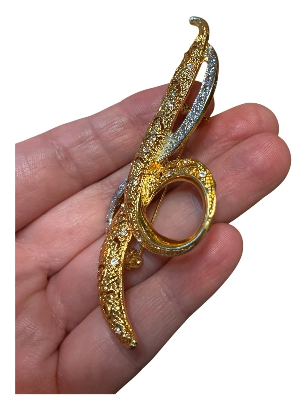 Avon striking swirl