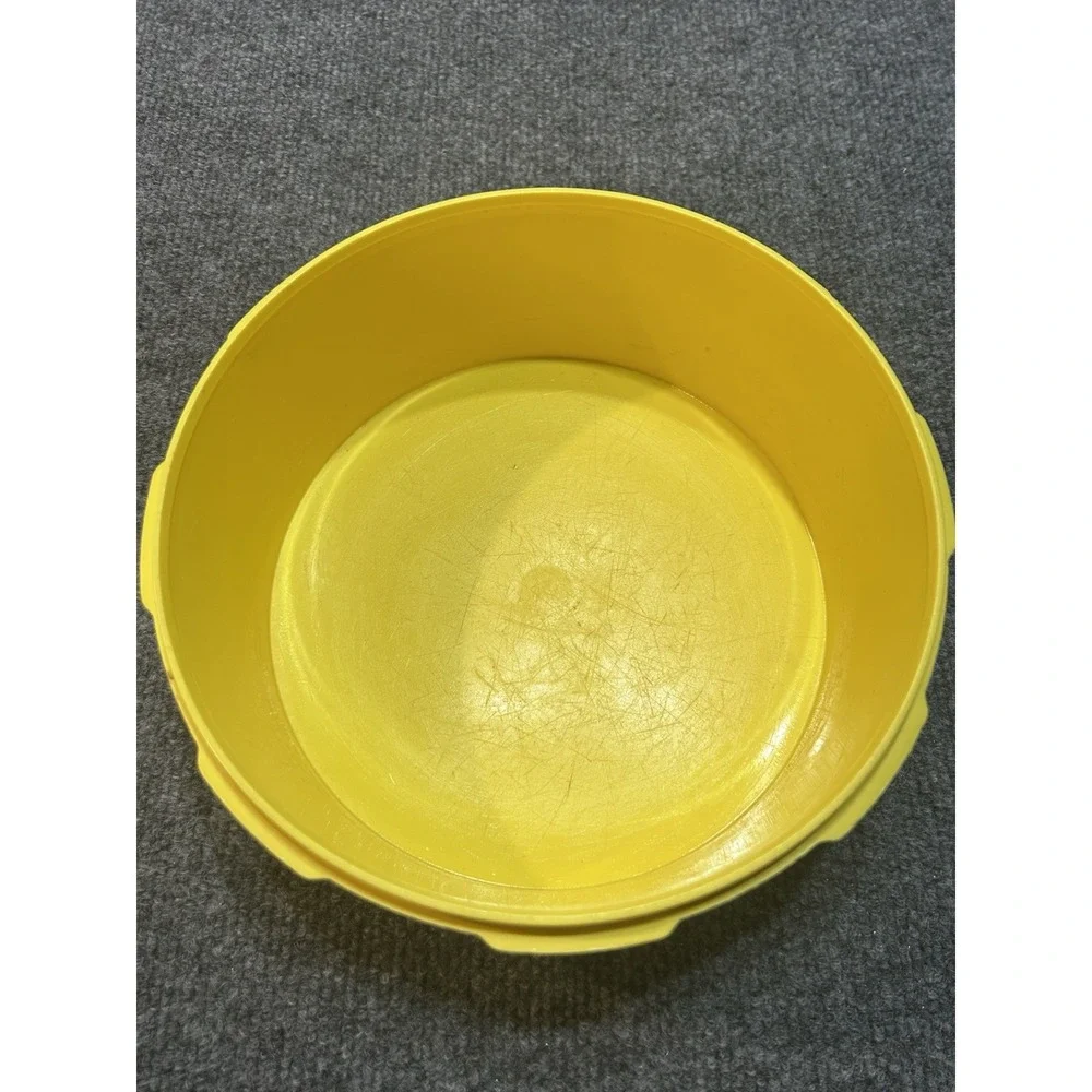 Tupperware yellow sunburt