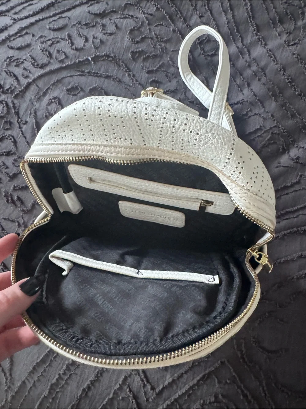 Steve Madden compact steve