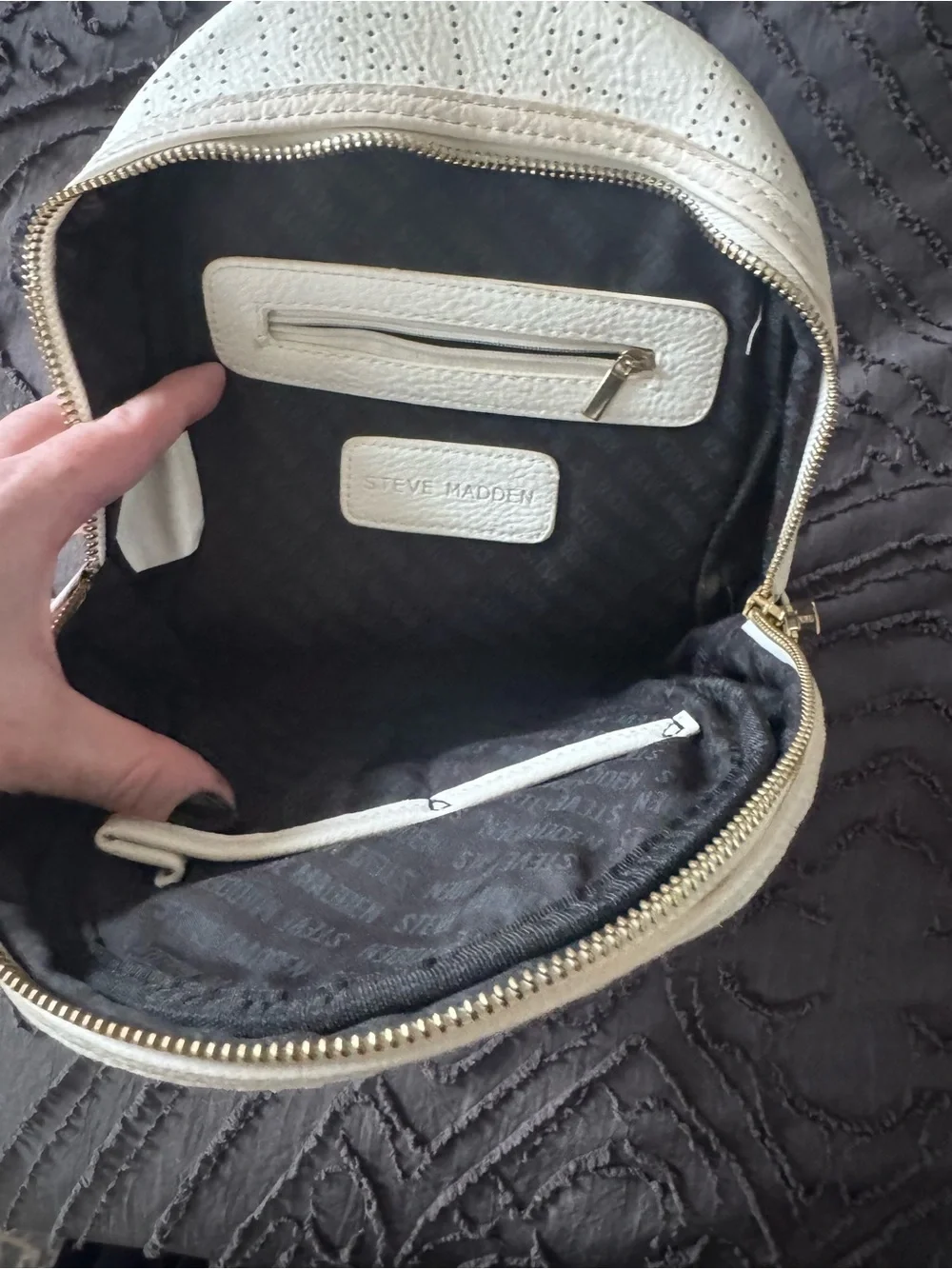 Steve Madden compact steve