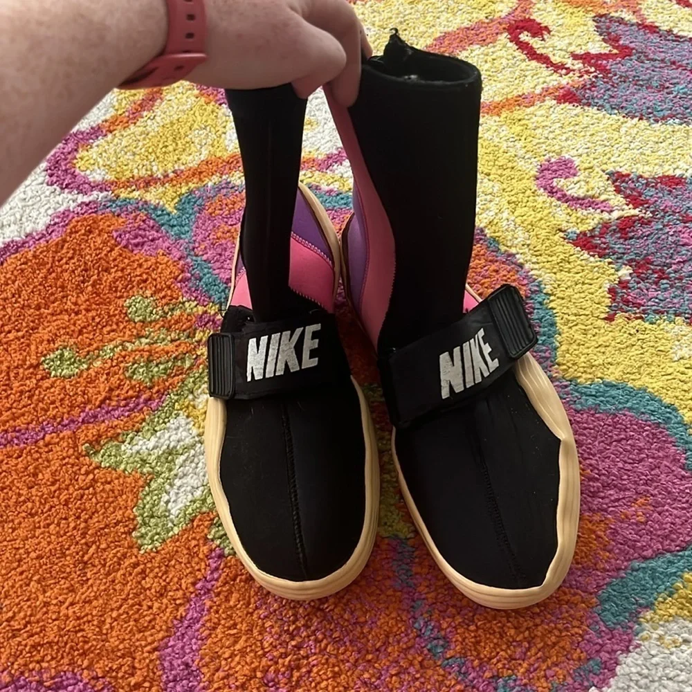 VINTAGE NIKE AQUA BOOT SOCKS WOMENS SIZE 9.5