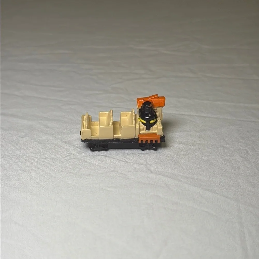 Disney Parks Collector Pack Disney Expedition Everest Series 10 Minifigure EUC