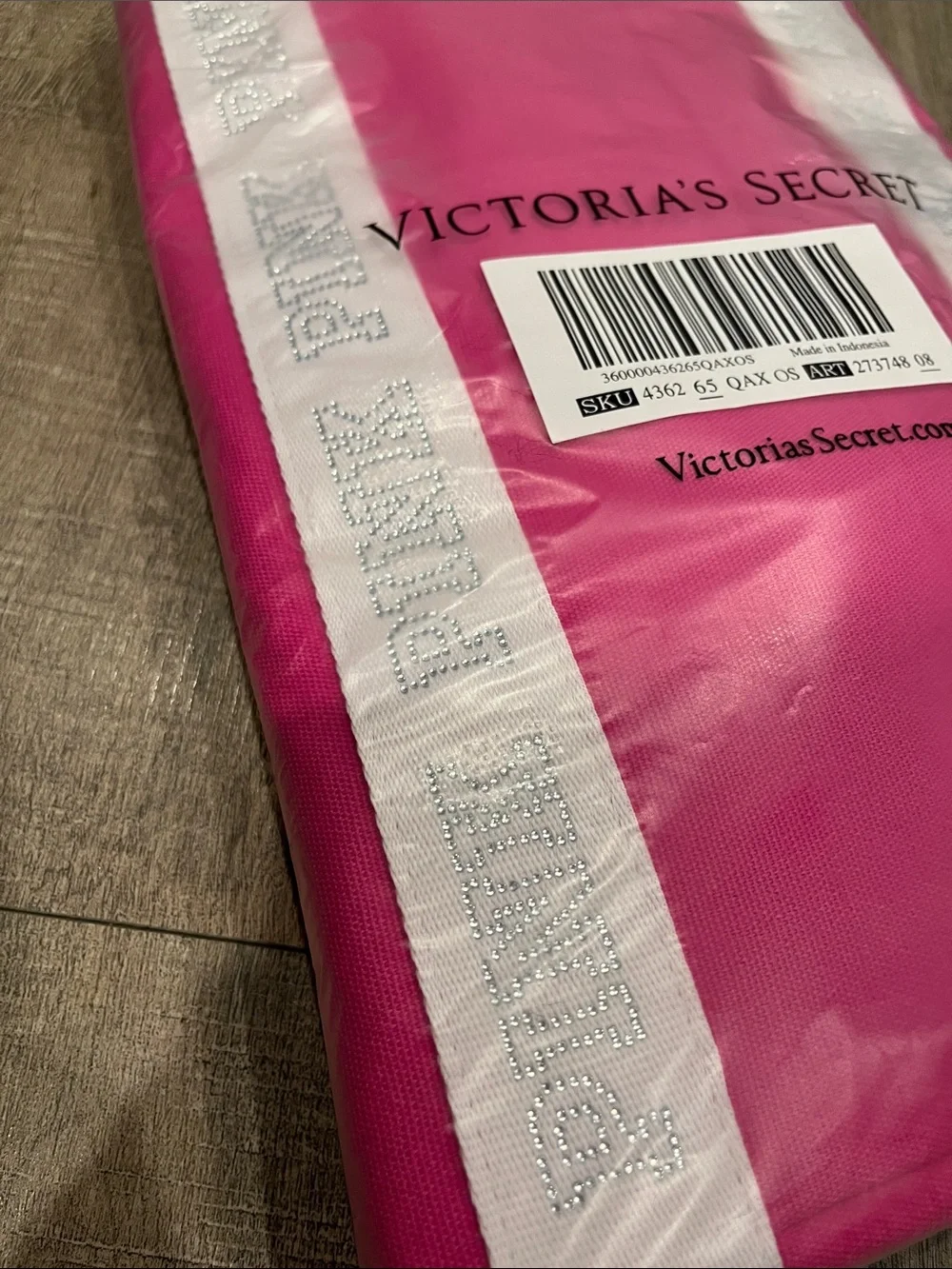 PINK Victorias Secret zipper closure