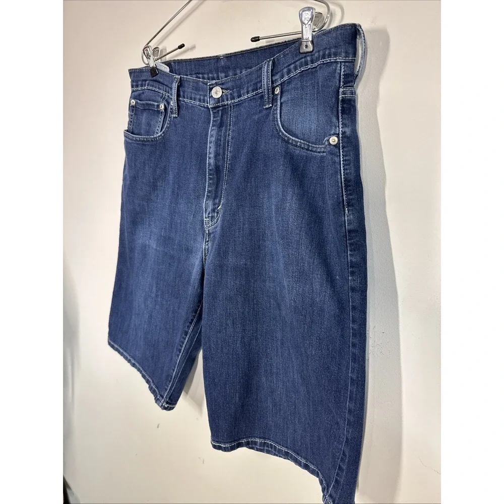 Levis excellent no