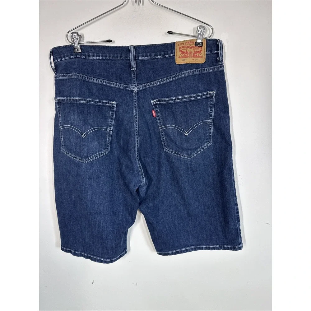 Levis excellent no