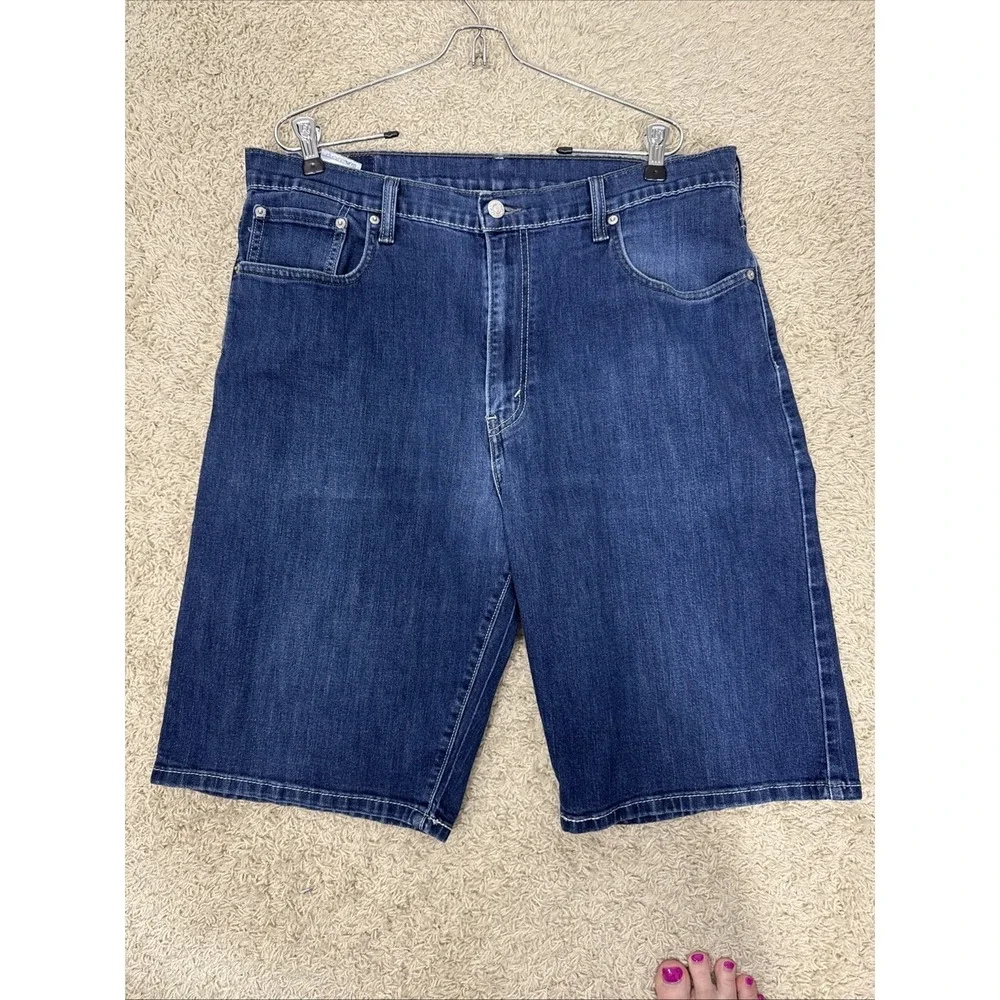Levis excellent no