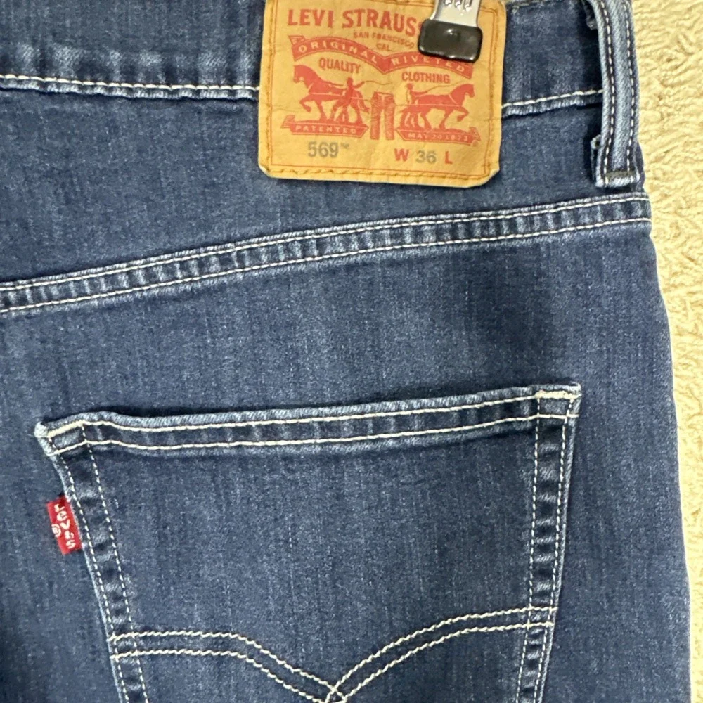 Levis excellent no