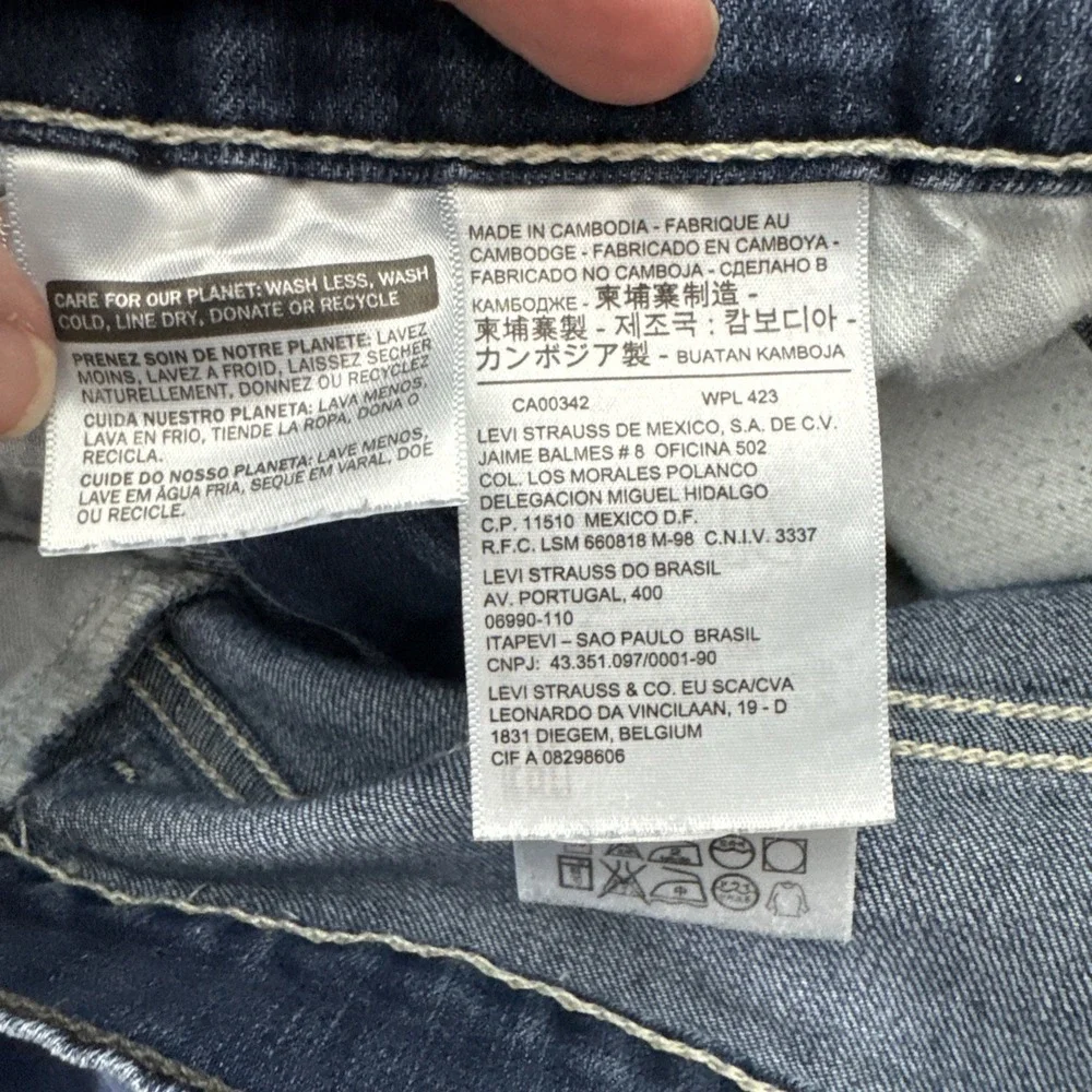 Levis excellent no