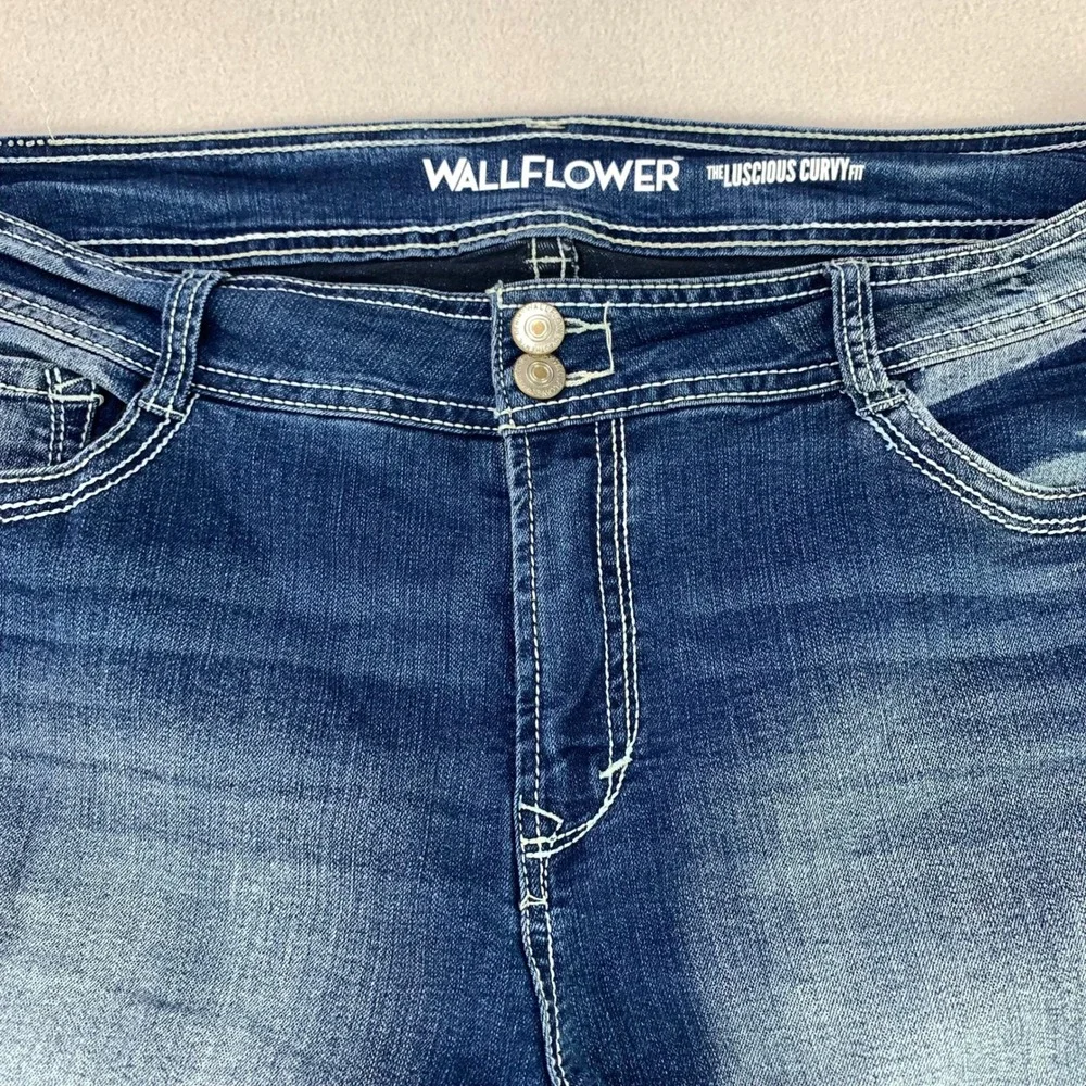 Wallflower measurements waist