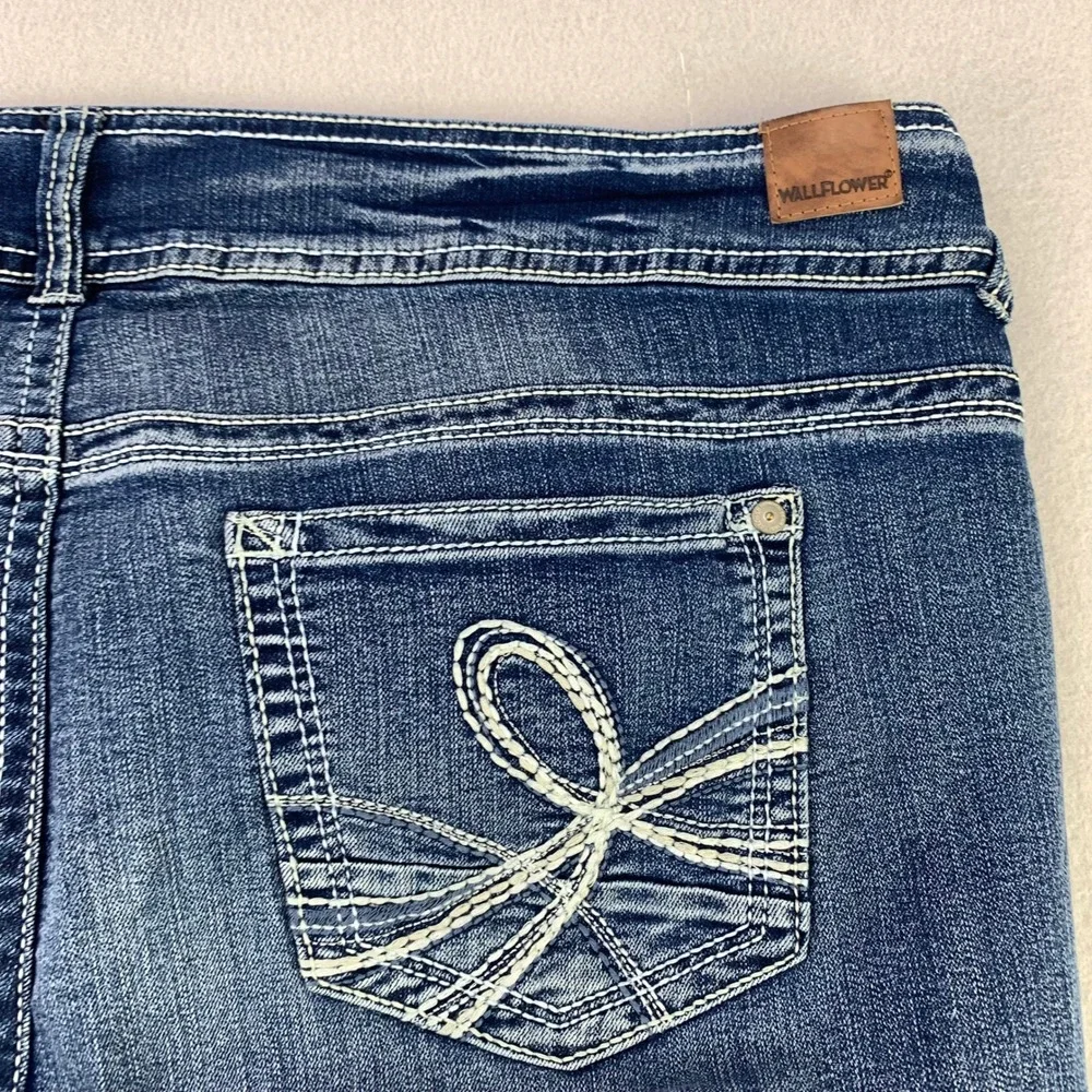 Wallflower measurements waist